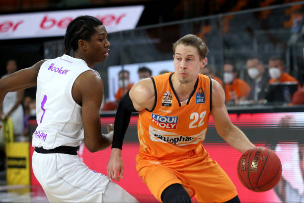 的足球教练 的足球教练